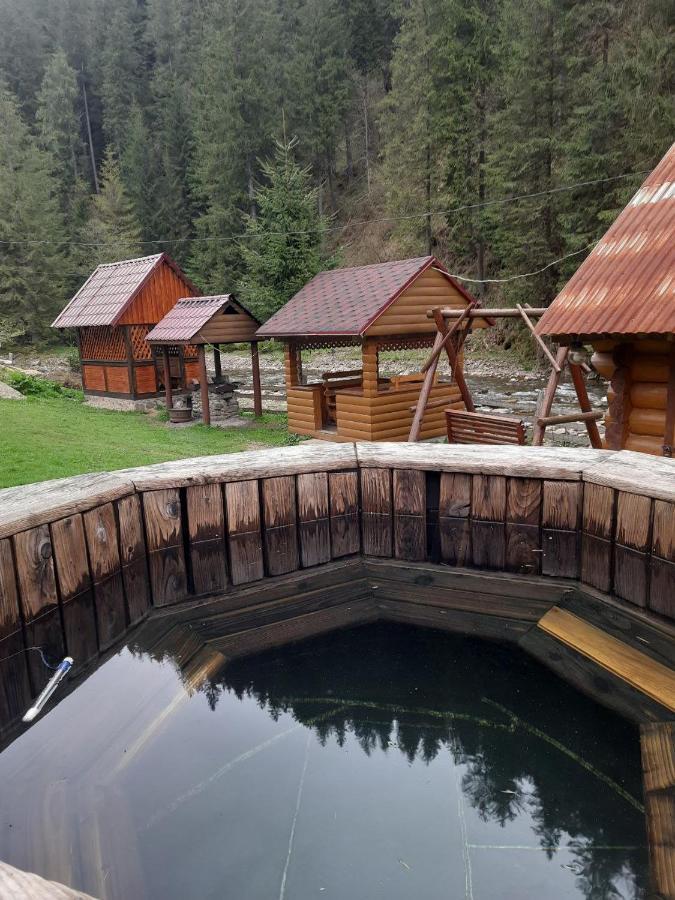 Hotel Крайня Хата Synevyrsʼka Polyana Exterior foto