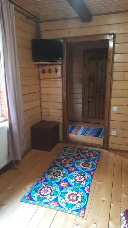 Hotel Крайня Хата Synevyrsʼka Polyana Exterior foto